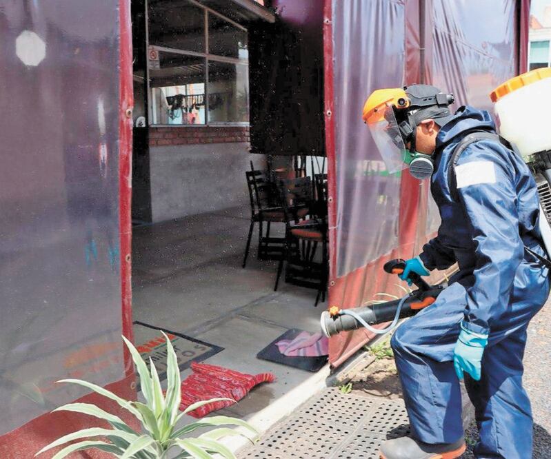 El edil Octavio Rivero enfatiza que se colocan filtros sanitarios en mercados, tianguis, paradas del transporte público, restaurantes y hoteles. Foto: ARCHIVO EL UNIVERSAL