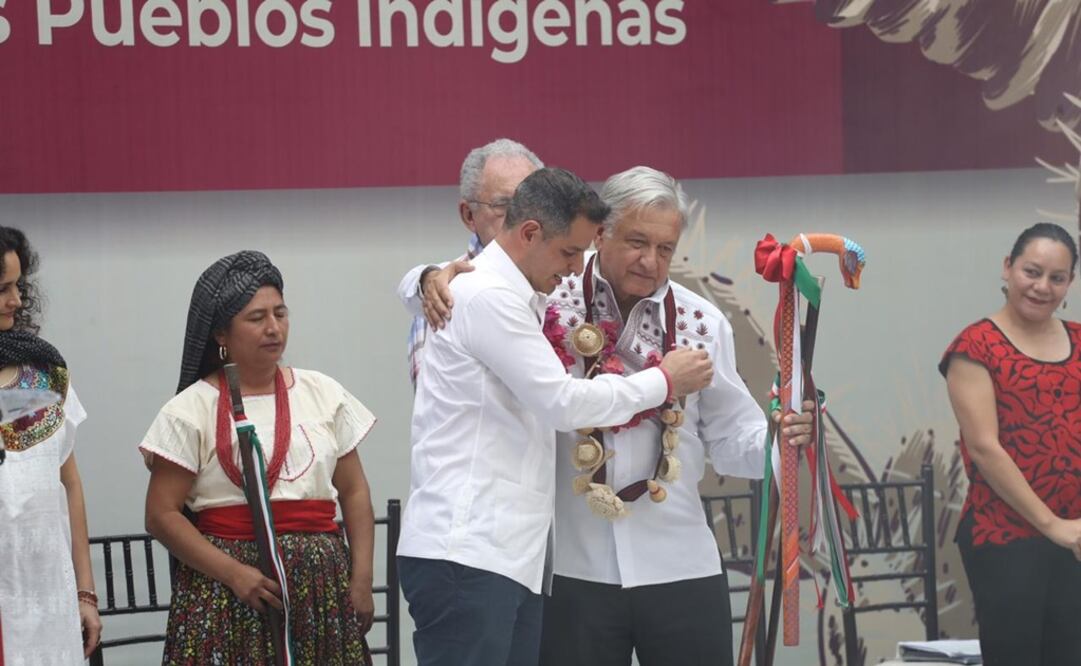 El presidente Andrés Manuel López Obrador y el gobernador de Oaxaca, Alejandro Murat. Foto: Germán Espinosa/EL UNIVERSAL