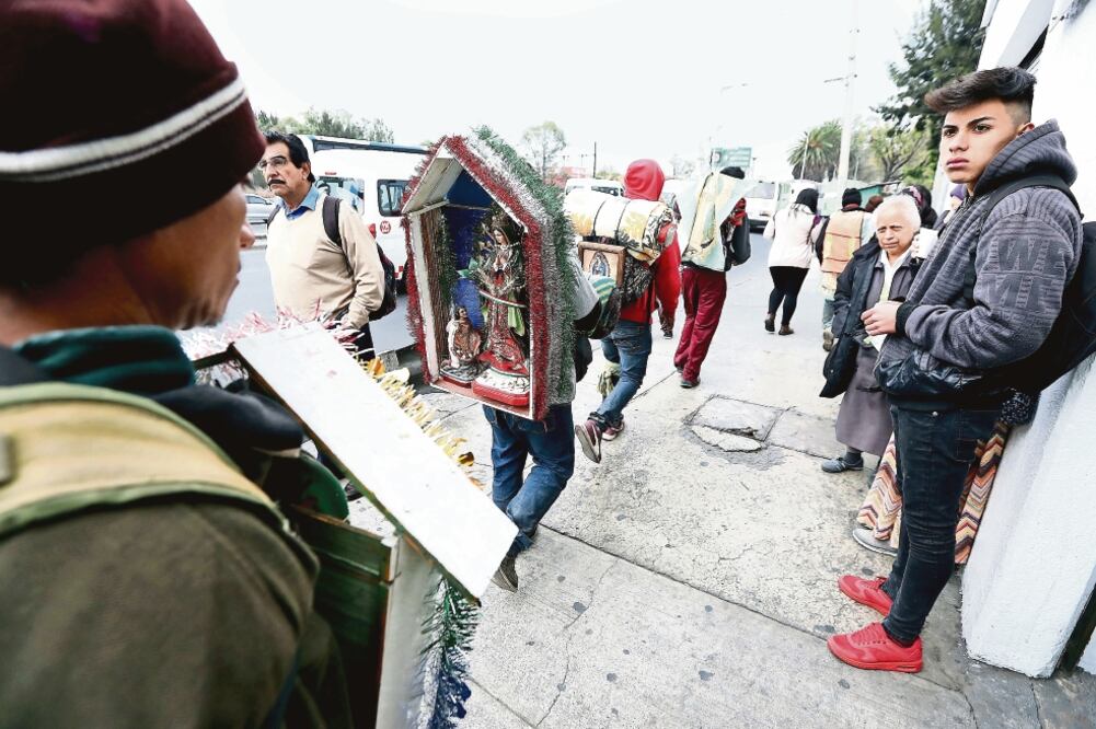 Los devotos de la Virgen Morena salen de diferentes puntos de la República para llegar ante la imagen religiosa y agradecer los favores recibidos (ARIEL OJEDA. EL UNIVERSAL)