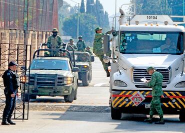 Pipas para gasolina no cumplen con las normas, acusa PRI