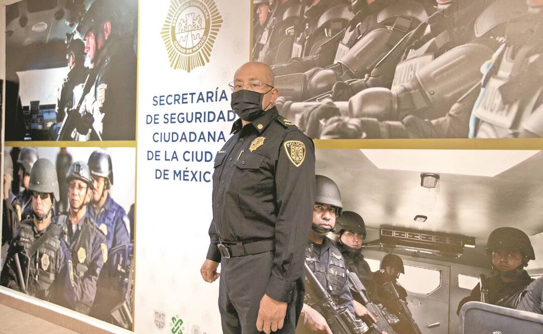 Luis Martín Rodríguez Jiménez confió en que los uniformados continúen protegiendo su salud, la cual depende de ellos. Foto: Germán Espinosa/ El Universal.