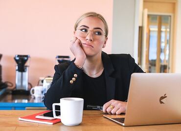 ¿Mamá debe trabajar el 10 de mayo o es feriado oficial?