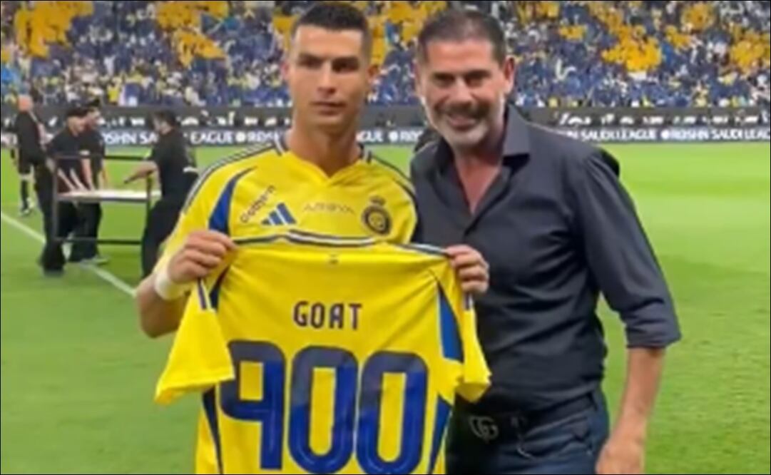 Fernando Hierro entrega reconocimiento a Cristiano Ronaldo / Foto: Especiales