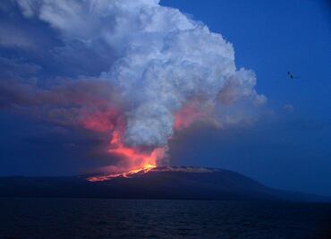 Otro volcán entra en erupción en las islas Galápagos