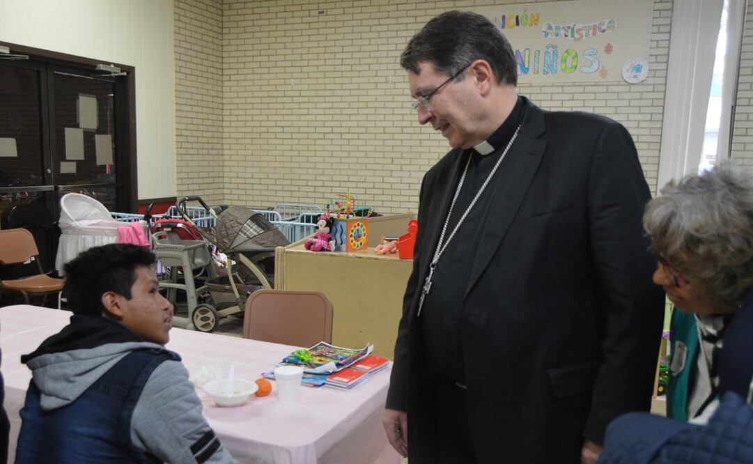 Encabezados por el nuncio apostólico en Estados Unidos, Christophe Pierre, los prelados visitaron un albergue para migrantes en Texas. (Foto: Twitter @CatholicRGV)