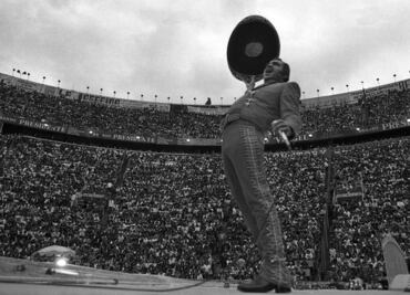 Familia, música y pleitos: un retrato de Vicente Fernández