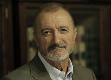 Indigna a Pérez-Reverte la legislación por maltrato animal