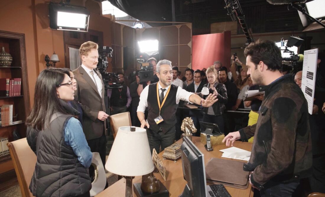 O’Brien (de traje) interpretó a un empresario estadounidense en el melodrama. (CORTESÍA TELEVISA)