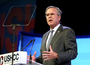 Defiende Jeb Bush reforma migratoria; critica a Trump