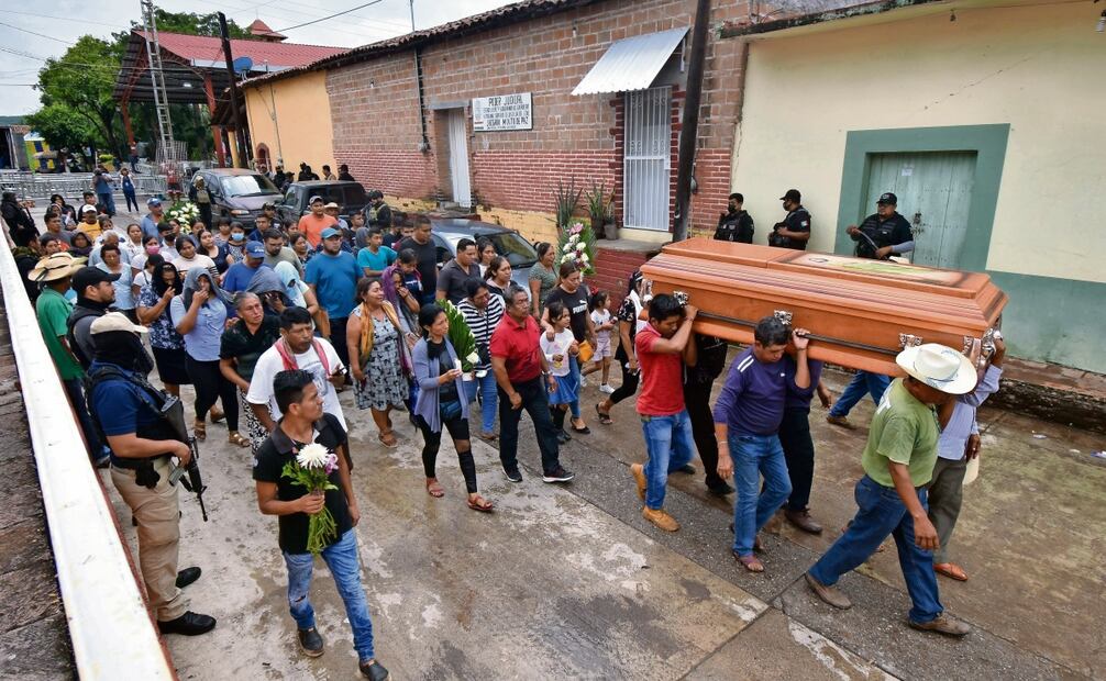 El alcalde de Malinaltepec, Acasio Flores Guerrero, fue retenido en la comunidad Alacatlatzala, donde hombres
armados lo llevaron a la comisaría, lo golpearon y lo mataron. Su cadáver fue hallado en una camioneta. Foto: Archivo EL UNIVERSAL