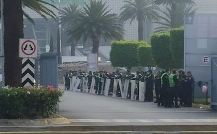 Policías establecen dispositivo de seguridad en inmediaciones del AICM; esperan arribo de manifestantes de la CNTE