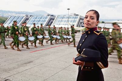 Subteniente deja la universidad por la carrera militar 