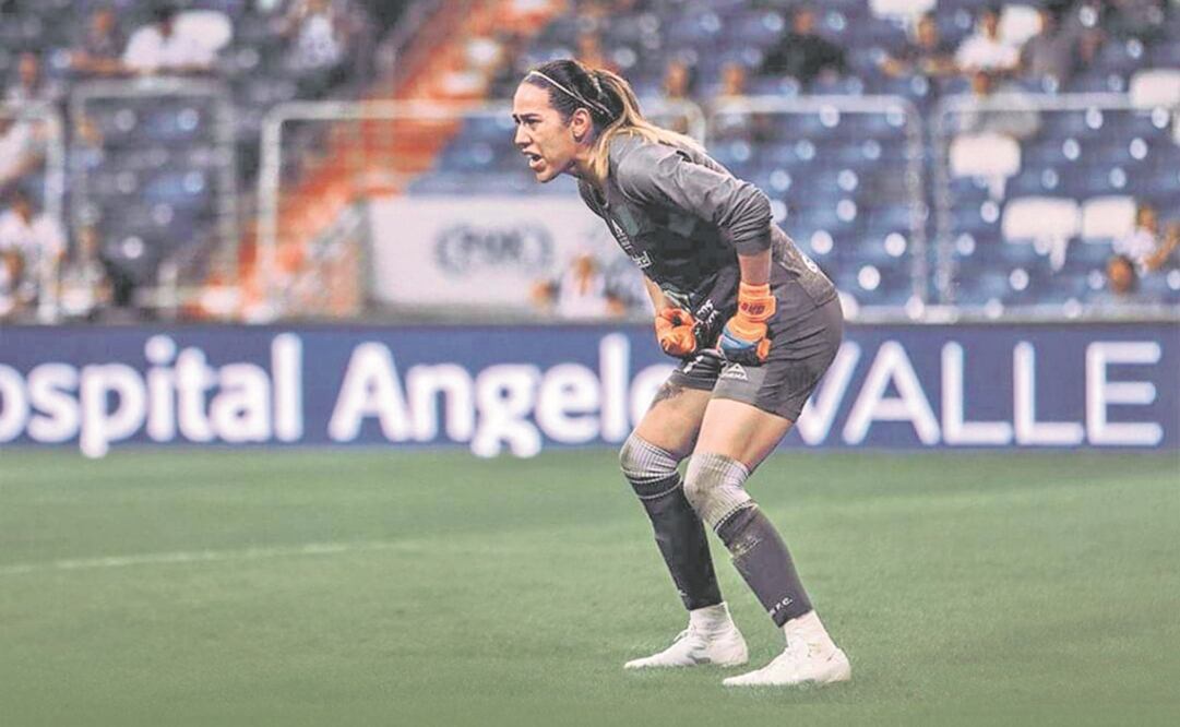 La chica defiende como una fiera la cabaña. Foto: ESPECIAL