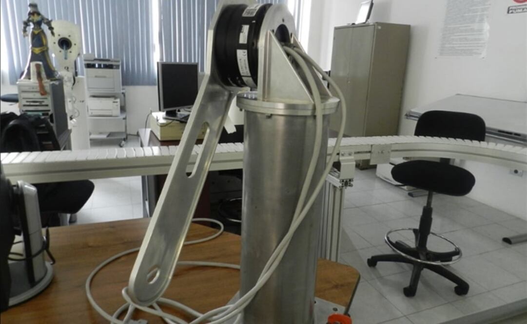 ÉpsilonRobot puede ser utilizado en una gran cantidad de aplicaciones como traslado, pintado de objetos, estibado de cajas, rehabilitación en rutinas de fisioterapia, teleoperación y asistencia robotizada a personas con discapacidad. (FOTO: Conacyt)