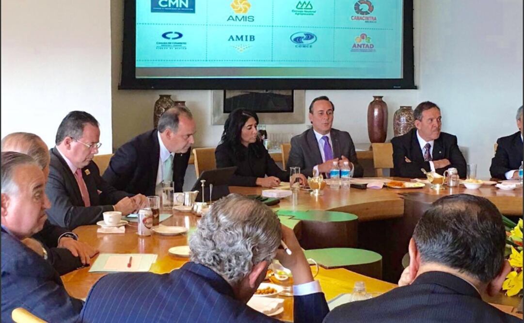 La perredista sostuvo una reunión con integrantes de la Iniciativa Privada. /Tomada de @Ale_BarralesM