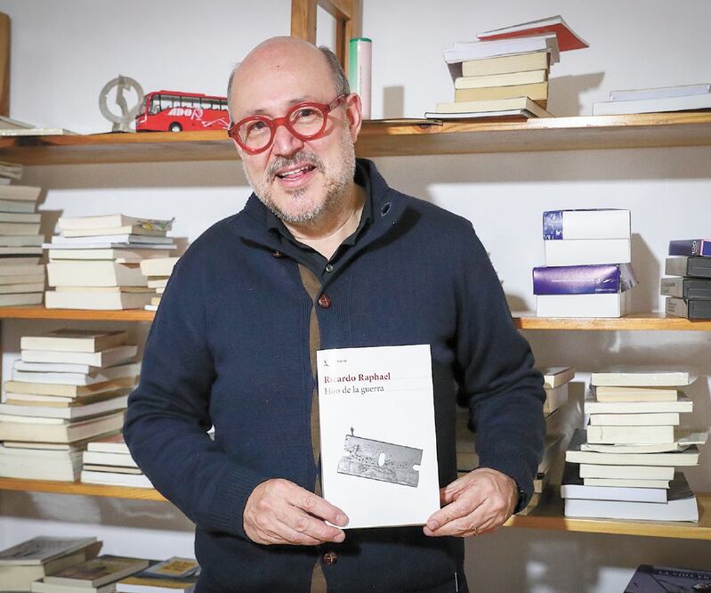 Hoy, a las 13 horas, Ricardo Raphael presentará Hijo de la guerra con Jorge Zepeda Patterson en el salón de la Academia de Ingeniería, en el marco de la FIL Minería. DIEGO SIMÓN/EL UNIVERSAL