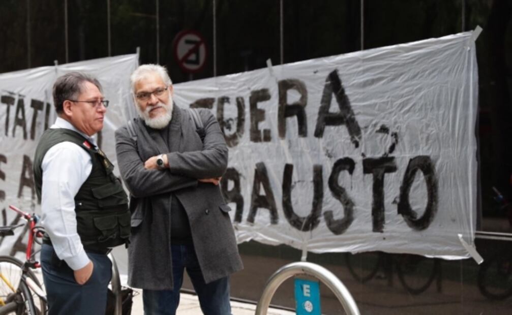 Artistas cierran instalaciones de Secretaría de Cultura y exigen pagos inmediatos