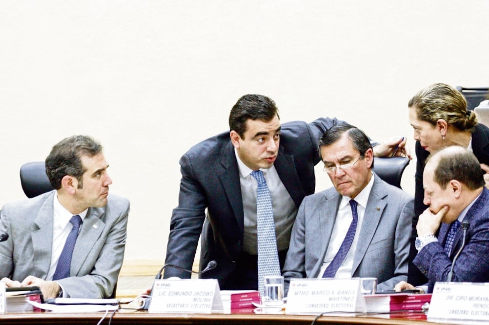 En el INE, Lorenzo Córdova, Patricio Ballados, y Marco Antonio Baños durante la sesión del consejo general del instituto. Foto: ISAAC ESQUIVEL. CUARTOSCURO