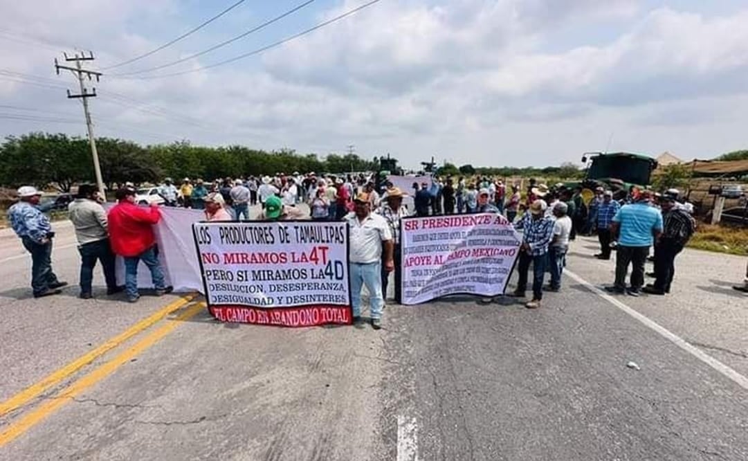 Productores agrícolas realizaron un bloqueo carretero este miércoles en la carretera Ciudad Victoria a Matamoros. Foto: especial