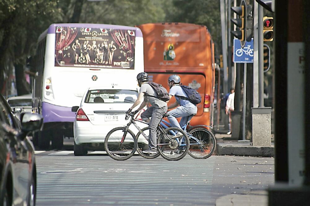 Un ejemplo de lo peligroso que resulta circular en bicicleta es la avenida Paseo de la Reforma, a la altura del Bosque de Chapultepec (ALEJANDRA LEYVA. EL UNIVERSAL)