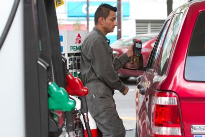 Hacienda analiza variables para determinar precio de gasolinas