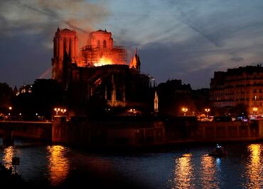 Fiscalía de Francia abre investigación sobre incendio en Notre Dame
