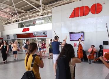 ÓperaMaya sorprende con flashmob en terminal de autobuses de Cancún