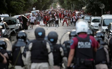 River Plate suspende a aficionado tras agresión a autobús de Boca Juniors