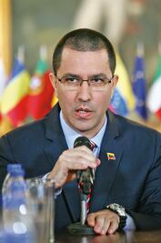 Maduro arranca campaña por reelección