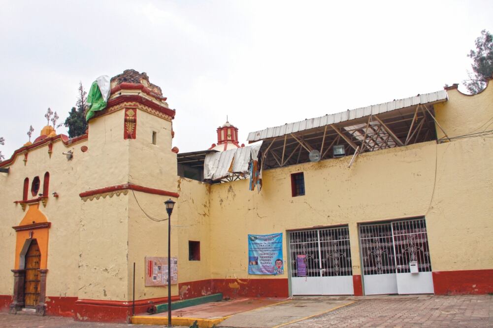Inmuebles. José Carlos Acosta Ruiz visitó el atrio de la iglesia, escuelas, el deportivo, la Casa del Adulto Mayor, la Casa de Cultura, el mercado, el panteón y los lavaderos de San Gregorio. (ARCHIVO EL UNIVERSAL)