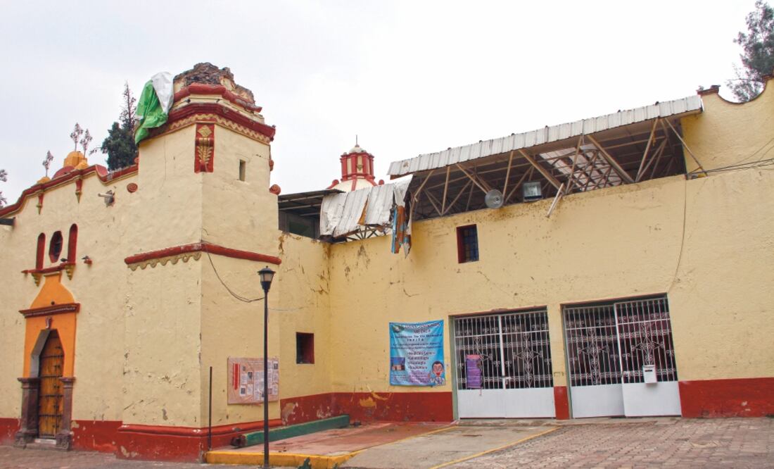 Inmuebles. José Carlos Acosta Ruiz visitó el atrio de la iglesia, escuelas, el deportivo, la Casa del Adulto Mayor, la Casa de Cultura, el mercado, el panteón y los lavaderos de San Gregorio. (ARCHIVO EL UNIVERSAL)