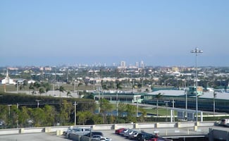 Senado de Florida aprueba renombrar aeropuerto de Palm Beach en honor a Trump; demócratas cuestionan el gasto