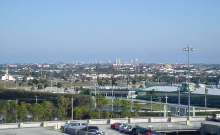 Senado de Florida aprueba renombrar aeropuerto de Palm Beach en honor a Trump; demócratas cuestionan el gasto