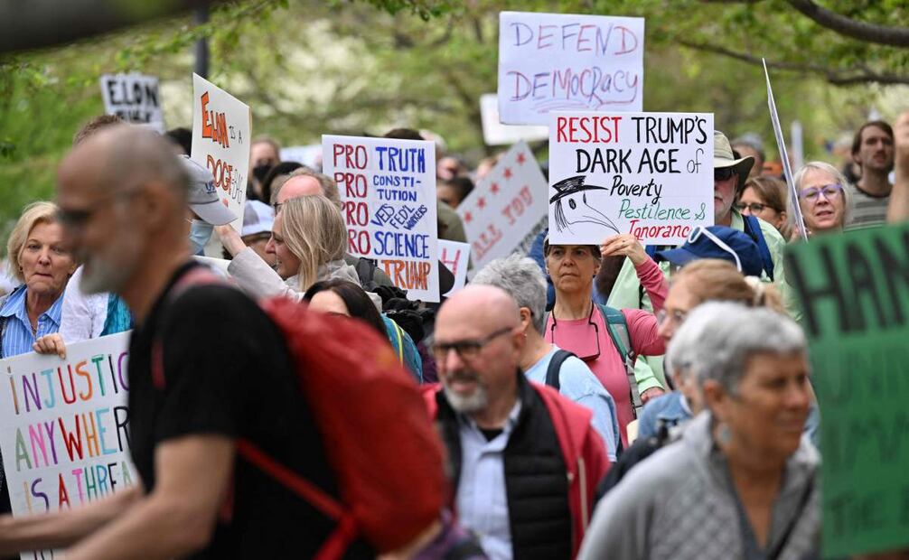las protestas se realizan en el National Mall en Washington, D.C., las capitales estatales y otras partes en los 50 estados. Foto: AFP