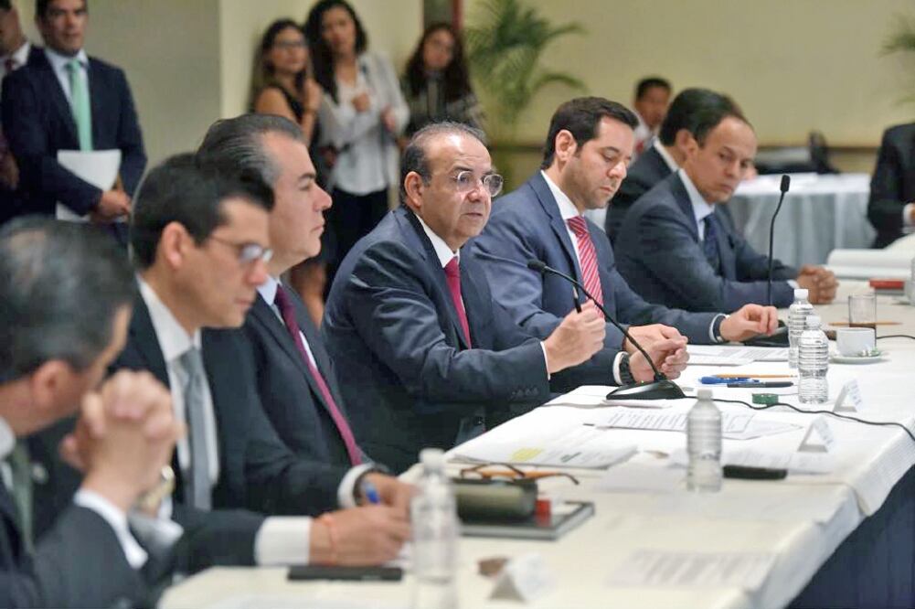 Ante integrantes de la Concamin, Alfonso Navarrete (centro), titular de la Segob, dijo que México trabaja para ampliar sus lazos comerciales (CORTESÍA)