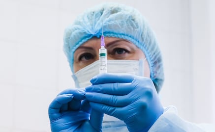 ¿Pacientes recuperados de Covid-19 deben vacunarse? Esto dicen expertos