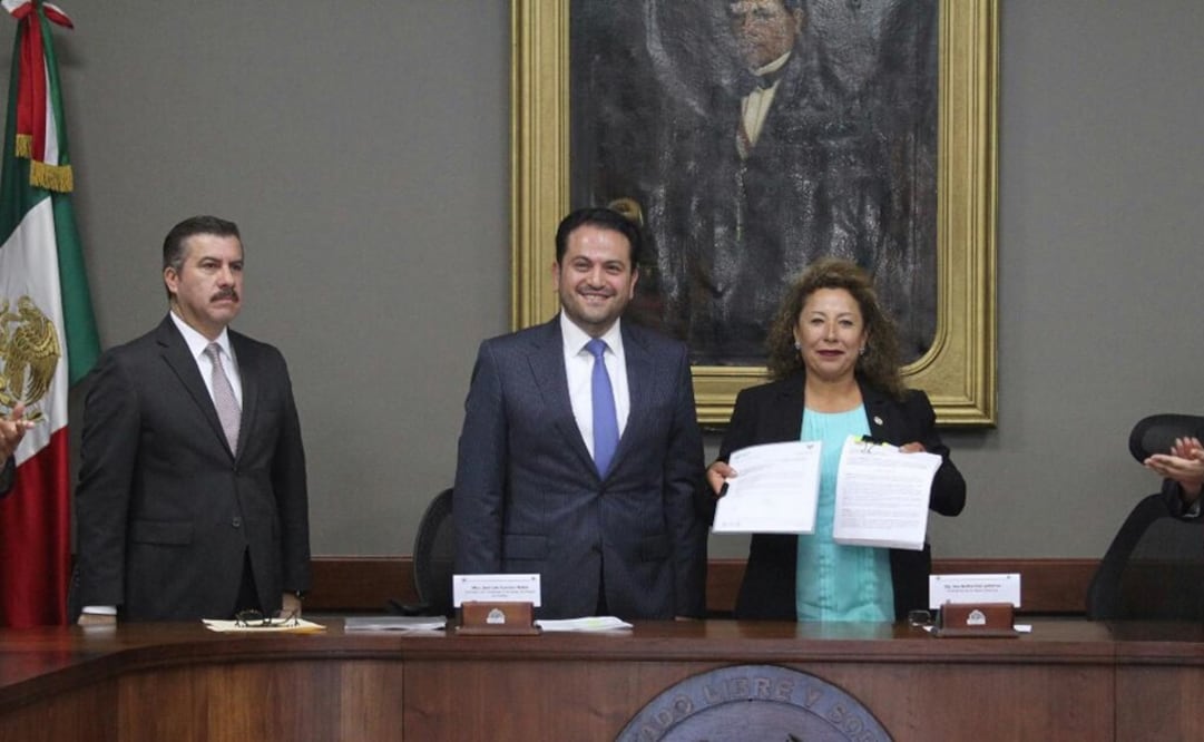 La diputada Ana Bertha Díaz sostiene la propuesta dada por José Luis Guevara, titular de la Secretaría de Movilidad y Transporte de Hidalgo. Foto: Twitter @MovilidadHgo