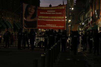 Protestan afuera de Palacio Nacional por desaparición de estudiante de la ENAH 