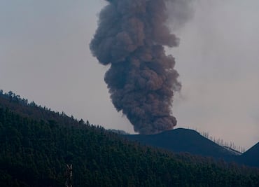 Erupción del volcán en La Palma cumple un mes, sin final a la vista