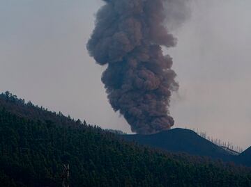 Erupción del volcán en La Palma cumple un mes, sin final a la vista