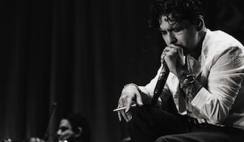 “No se le entiende”: Christian Nodal enfrenta críticas tras interpretar "Stand by me" en vivo