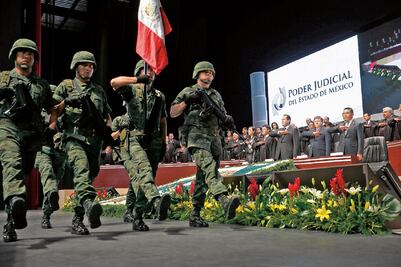 Prepara Eruviel seis iniciativas a favor de la mujer y la familia
