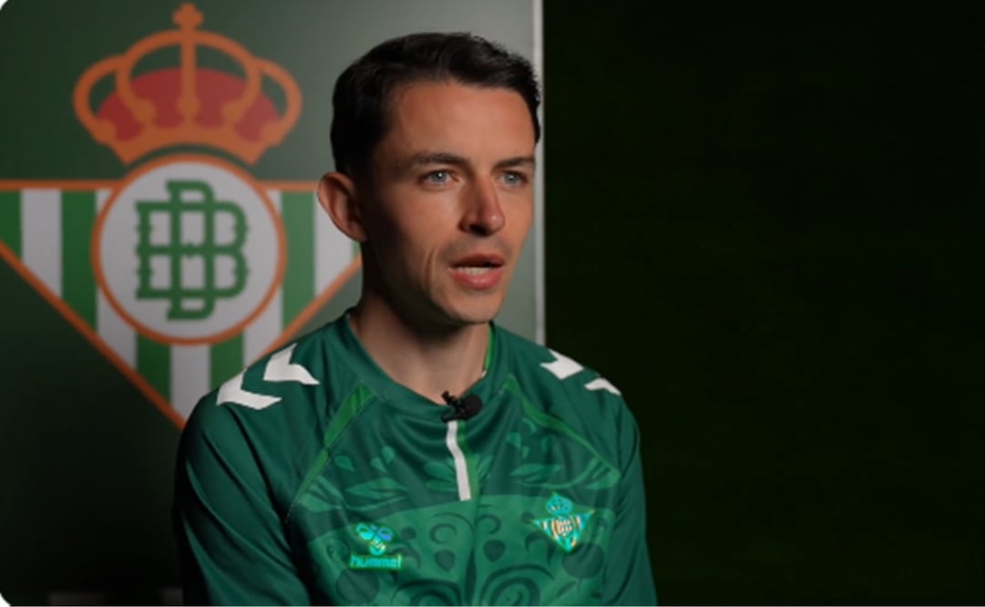 Álvaro Fidalgo durante una dinámica con el Real Betis. FOTO: Captura de video