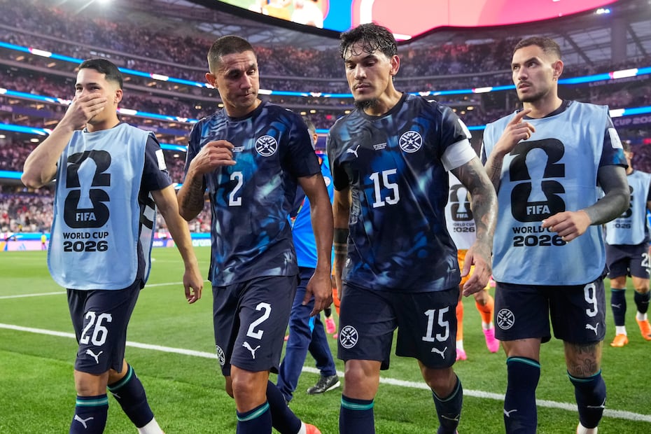 Paraguay abandona la cancha del Estadio de Los Ángeles, tras sufrir una goleada de Estados Unidos en el Mundial de 2026 - Foto: AP