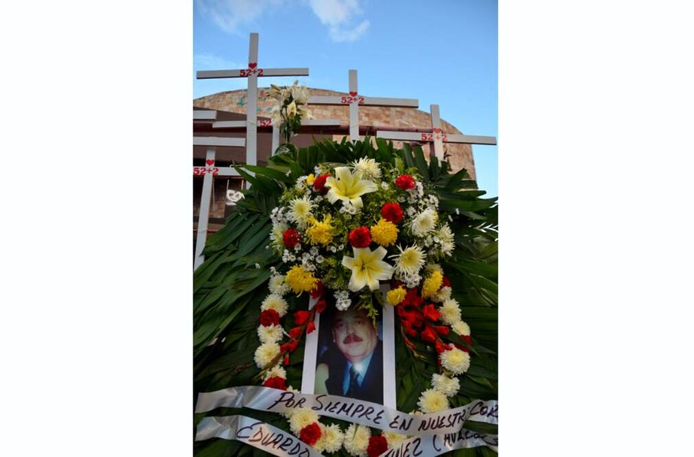 Deudos y organizaciones civiles recordaron a las víctimas del ataque al Casino Royale, donde murieron 52 personas tras el incendio del inmueble por parte de integrantes de la delincuencia organizada. 