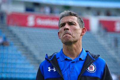 Yayo tiene los días contados en Cruz Azul