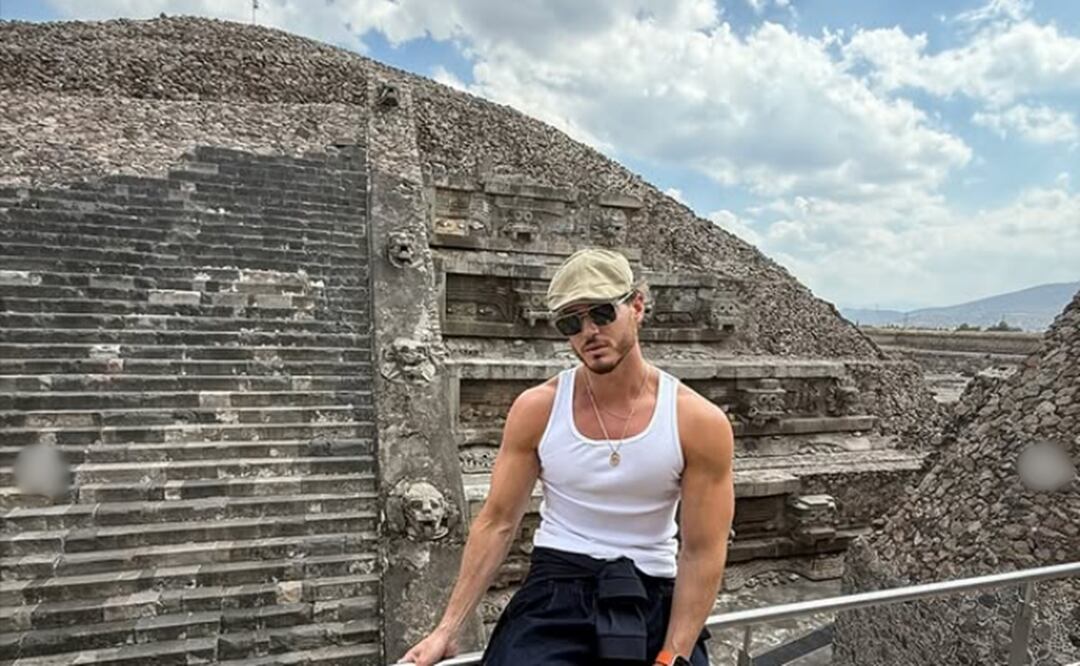 Fede Dorcaz en Teotihuacán; el cantante argentino estaba feliz de vivir en México.