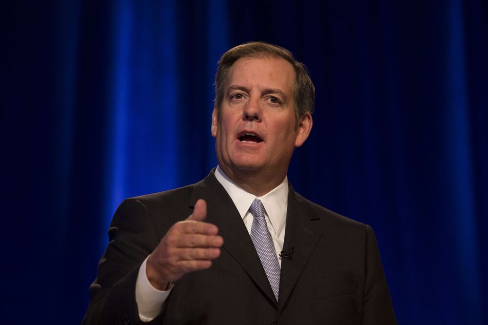 David R. McAtee II, vicepresidente ejecutivo senior y asesor general de AT&T (Foto: AFP)