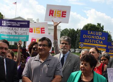 Entre la incertidumbre y el orgullo, hispanos de EU celebran su mes