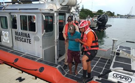 Semar rescata a pescador que naufragó en Progreso, Yucatán